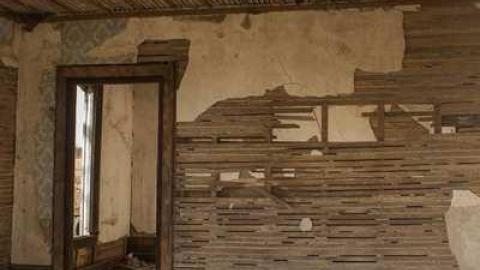 Beautiful Decay - guyitt_05.jpg