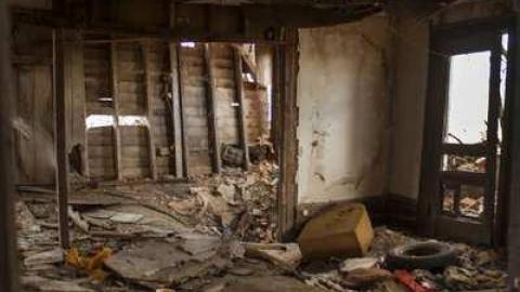 Beautiful Decay - guyitt_07.jpg