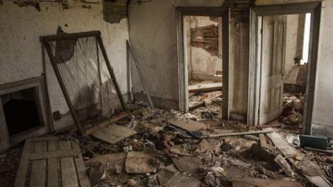 Beautiful Decay - guyitt_11.jpg