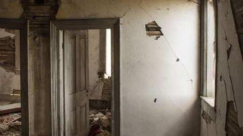 Beautiful Decay - guyitt_12.jpg