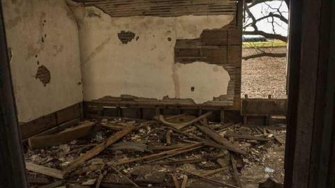 Beautiful Decay - guyitt_15.jpg