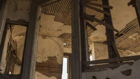 Beautiful Decay - guyitt_16.jpg