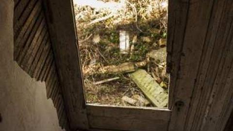 Beautiful Decay - guyitt_18.jpg