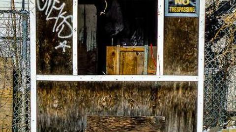 Leanin' on Peter photo 2