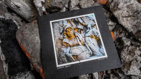 Leanin' on Peter photo 4