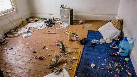 Leanin' on Peter photo 5