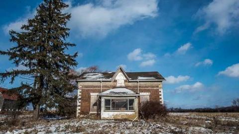 Watching Airplanes photo 5