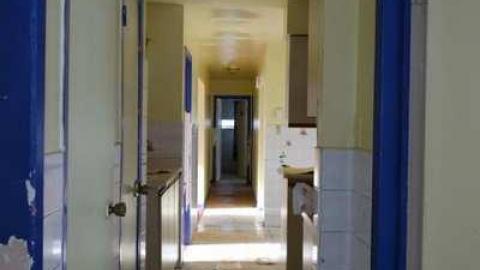 Jan 4/14 - 70s-Bungalow10.jpg