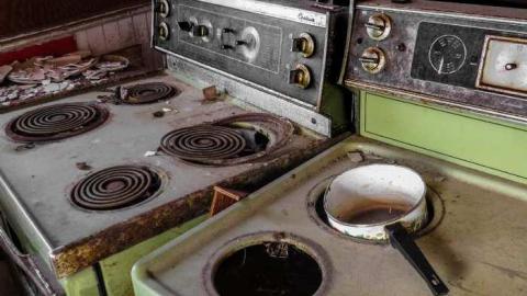 Help, Daddy Hurt Me  - 07b - IMG_8323-2b.jpg