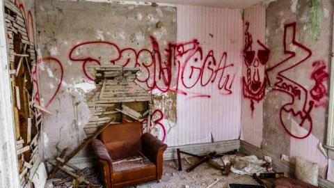 Help, Daddy Hurt Me  - 10 - IMG_8336-2.jpg