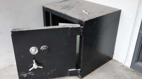 Feb 2014 - FUR-the-RICH-with-GREEN72.jpg