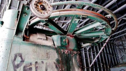 Dead Lift - Can-not-get-a-Lift2.jpg