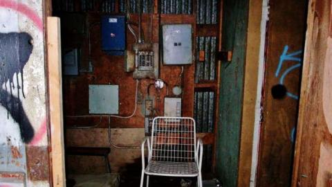 Dead Lift - Can-not-get-a-Lift4.jpg