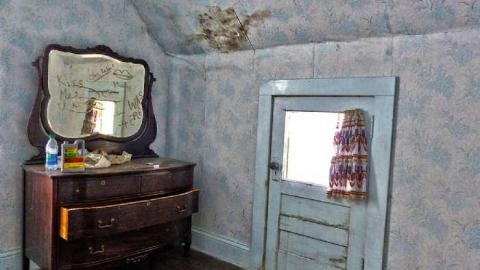 Anthens Beach Threesome - Anthes-Beach-Houses29.jpg