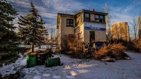 Illegal Alien - dundas islington-8535.jpg