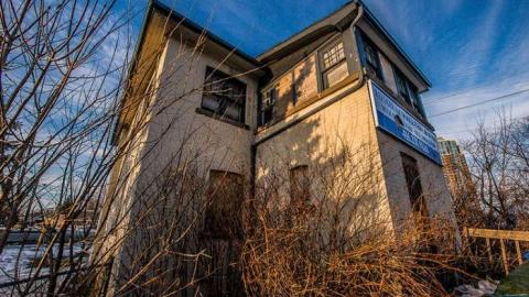 Illegal Alien - dundas islington-8536.jpg