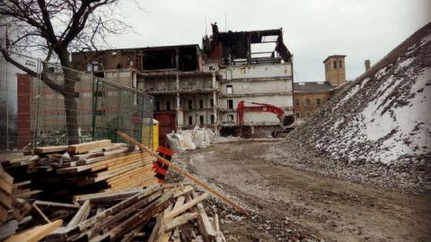 Breaking In - The-Newer-Don-Jail79.jpg