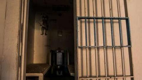 Framed!! - The-Newer-Don-Jail7.jpg