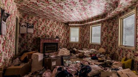 Sad - Abandoned-Cat-Lady-House395.jpg