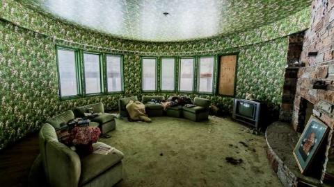 Sad - Abandoned-Cat-Lady-House403.jpg