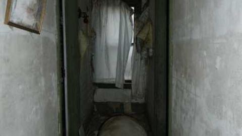 Upstairs April 2013 - Farmhouse-NE-of-Fergus59.jpg