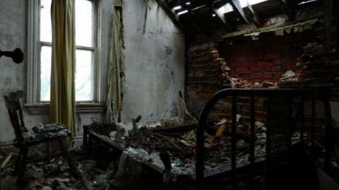 Upstairs April 2013 - Farmhouse-NE-of-Fergus64.jpg