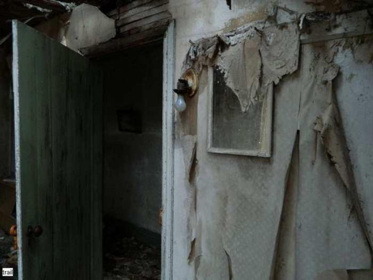 Upstairs April 2013 - Farmhouse-NE-of-Fergus68.jpg