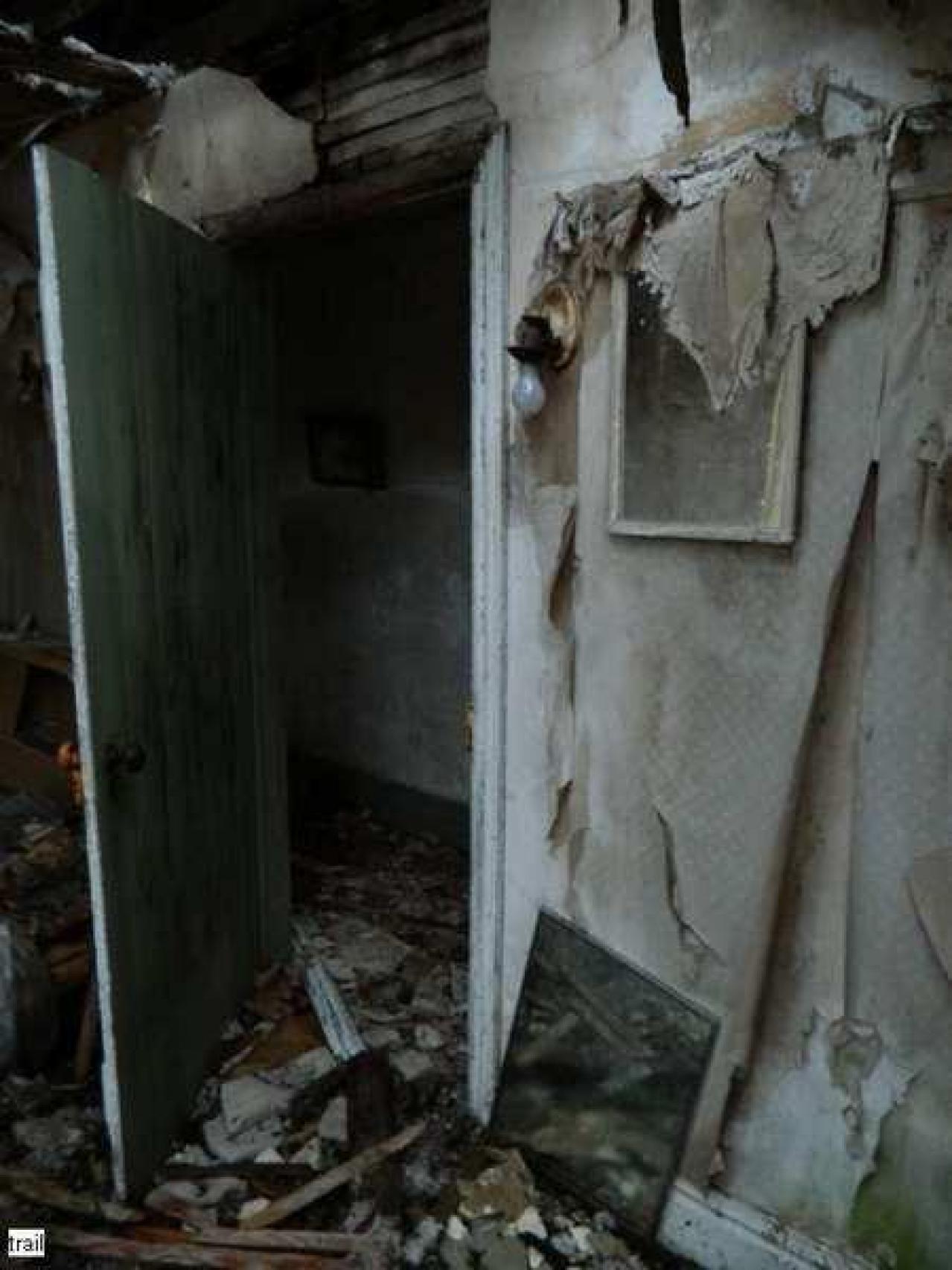 Upstairs April 2013 - Farmhouse-NE-of-Fergus69.jpg