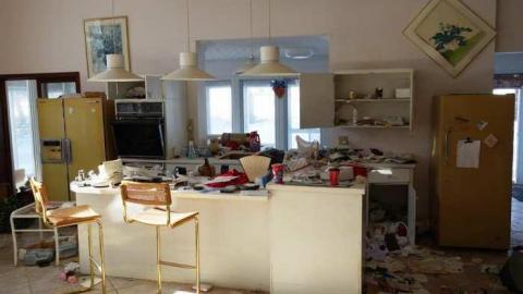 March 2014 - Abandoned-Cat-Lady-House15.jpg