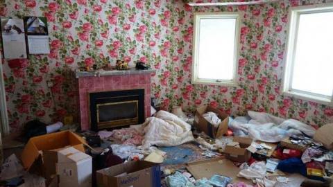 March 2014 - Abandoned-Cat-Lady-House18.jpg