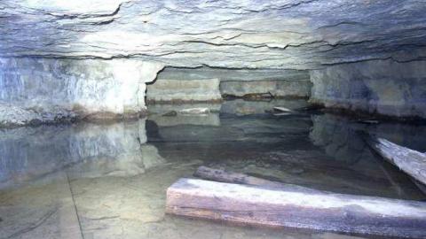 Queenston Mine Dec/2013 - Queenston-Quarry-Mine-Entry24.jpg