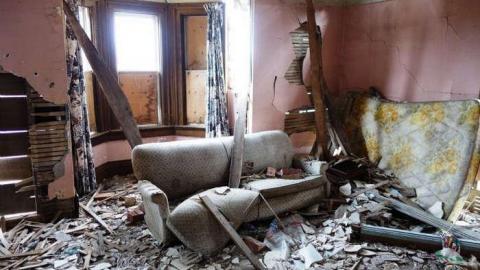 March 2014 - Skinned15.jpg