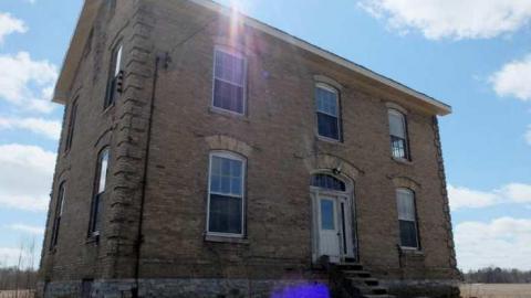 April2014 - Central-Elgin-Farmhouse46.jpg