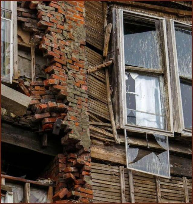 Niagara's Premier Deathtrap - Niagara Falls, Ontario