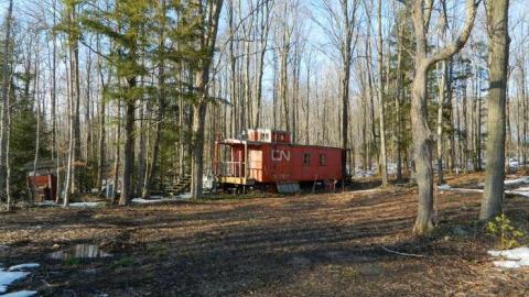 Caboose Cabin - Red-Caboose-Cabin7.jpg