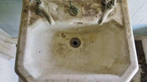 Looking Down - The-Smiths-Home9.jpg