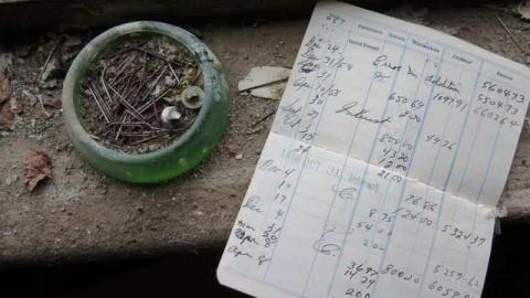 Looking Down - The-Smiths-Home26.jpg