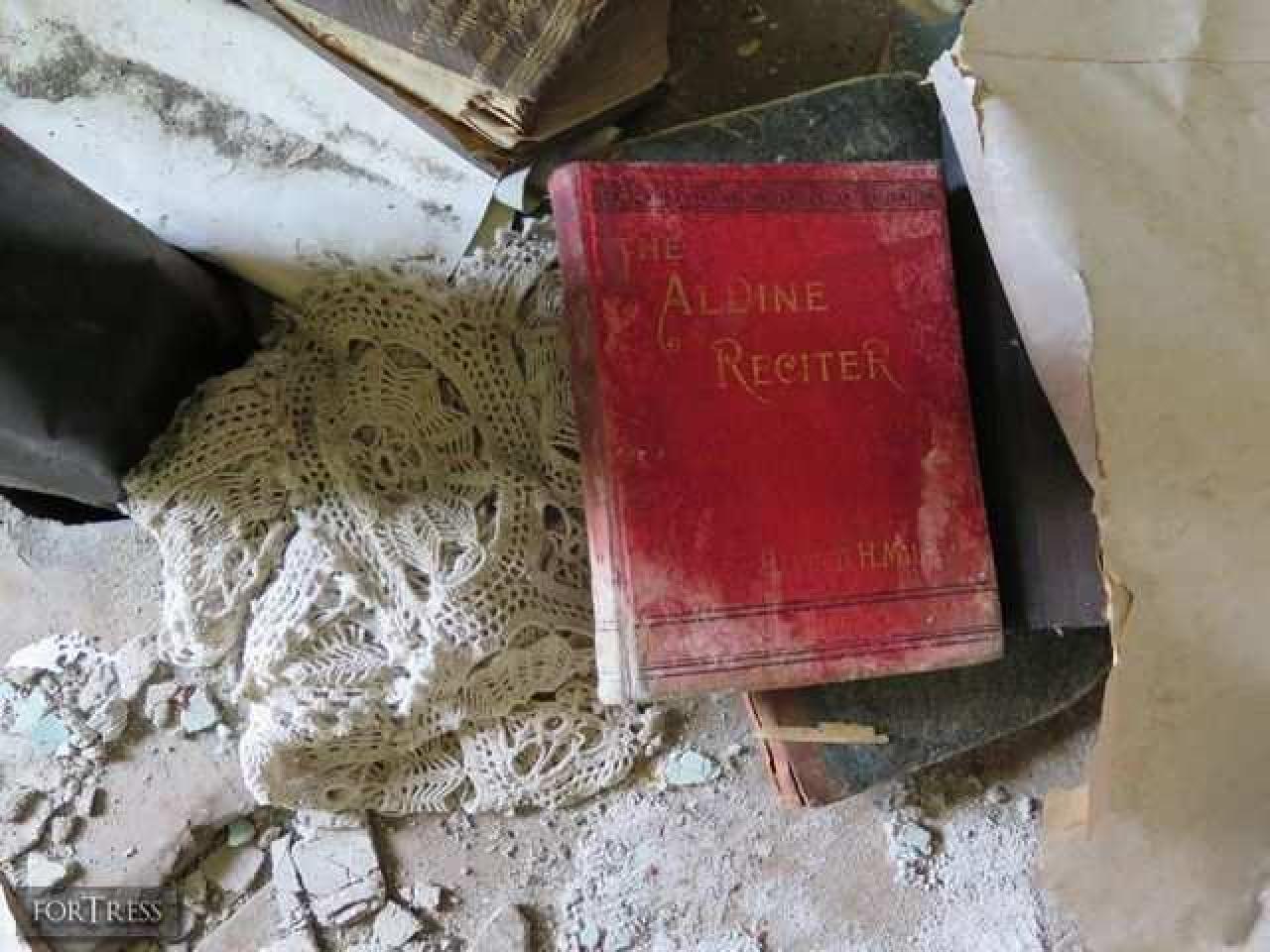 Looking Down - The-Smiths-Home16.jpg