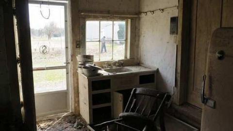 Looking Down - The-Smiths-Home4.jpg