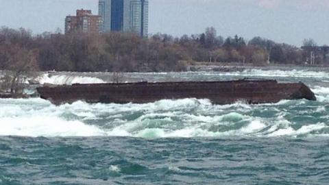 Stranded Scow photo 5