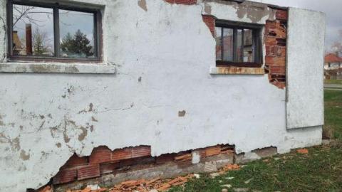 Crumbling - Simcoe-Glass--Aluminum6.jpg