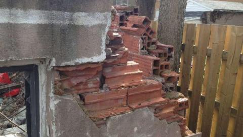 Crumbling - Simcoe-Glass--Aluminum13.jpg