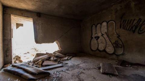 5 Penguins of the Apocalypse - Lurid-Fortification34.jpg