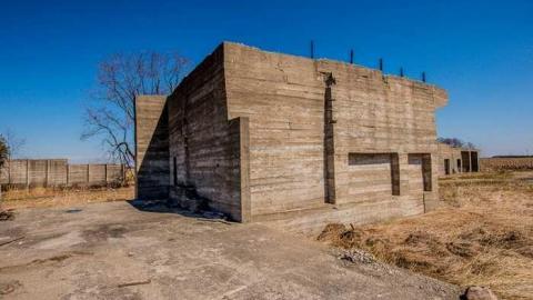 5 Penguins of the Apocalypse - Lurid-Fortification19.jpg