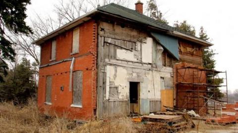 April 2014 cover photo