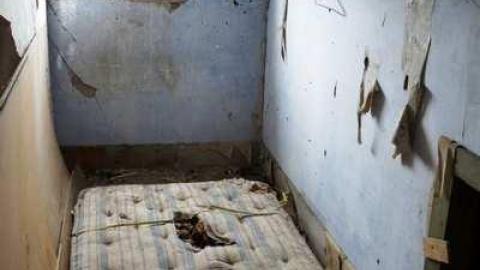 Grinder, Looking For Meat... - Dunwich-Farmhouse28.jpg