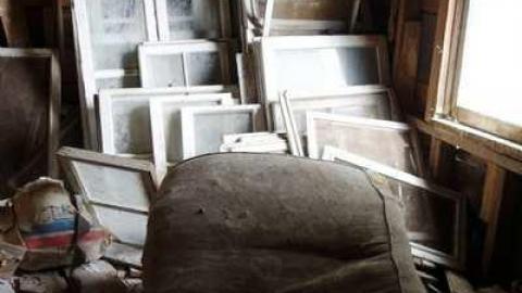 Grinder, Looking For Meat... - Dunwich-Farmhouse29.jpg