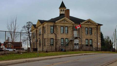 School on the Hill - Dickson-Public-School-187616.jpg