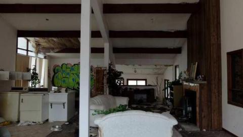 April2014 - Abandoned-Cat-Lady-House83.jpg