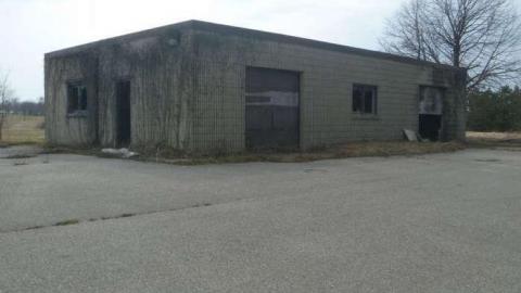 Abandoned Garage on 5th photo 3